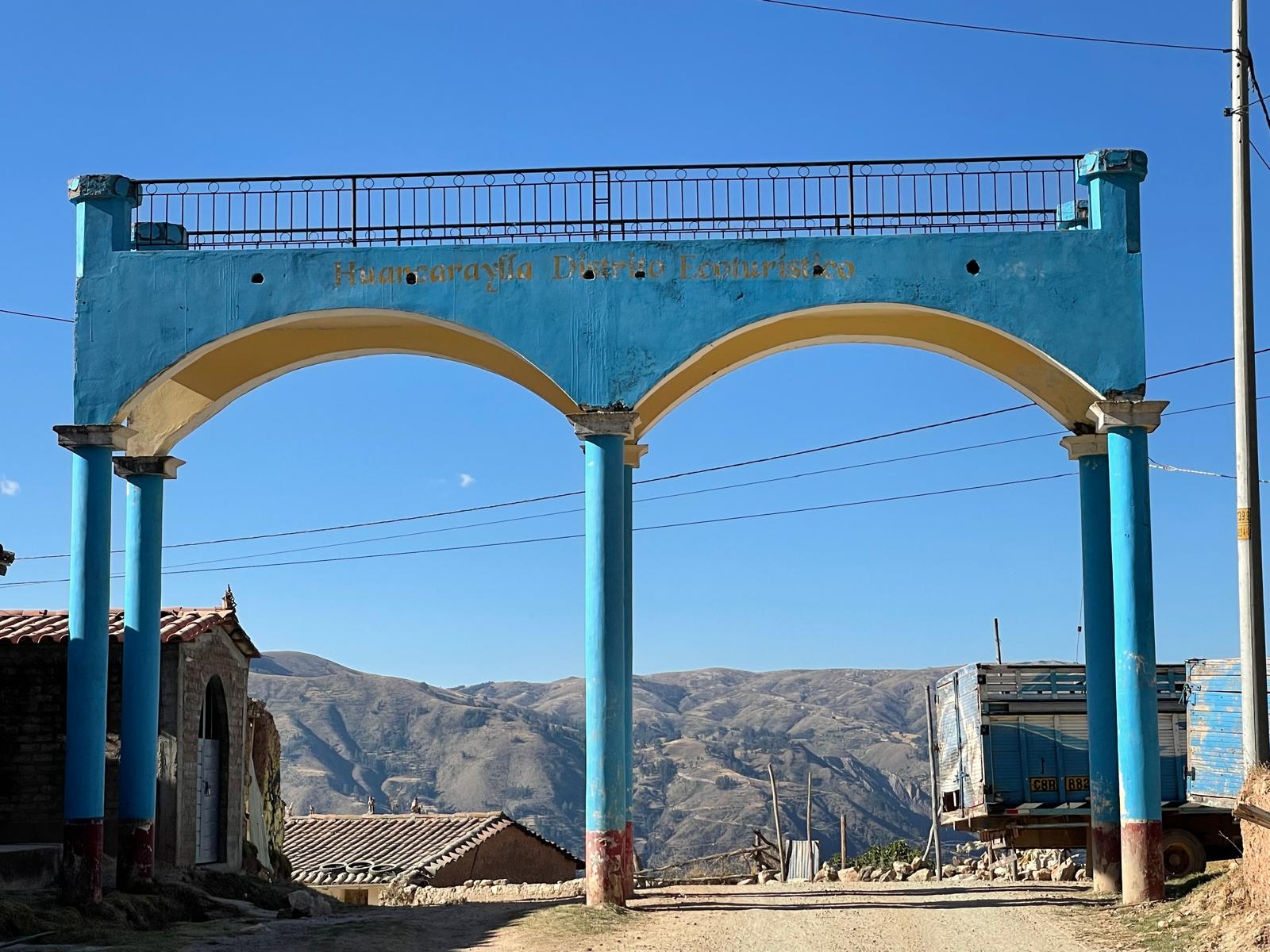 Arco de entrada al distrito de Huancaraylla, Ayacucho